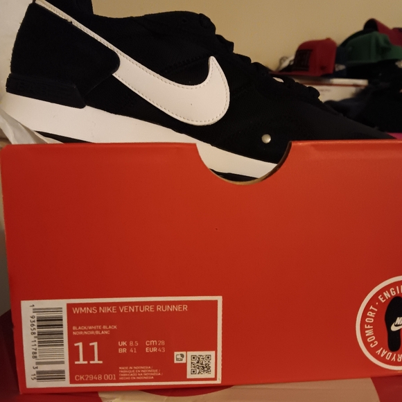 NDS Nike Venture Runner | Black - Picture 4 of 5
